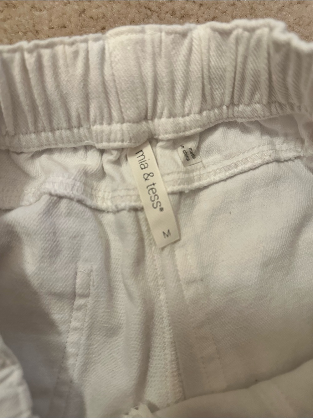 Mia & Tess Womens White Short - Picture 2 of 2